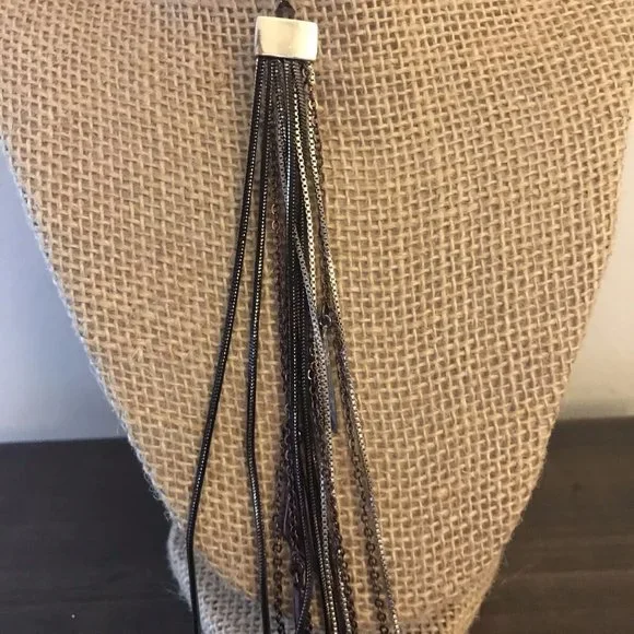 WHITE HOUSE BLACK MARKET WHBM SNAKE CHAIN TASSLE NECKLACE - Picture 9 of 10